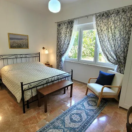 Mavi فندق مبيت وإفطار *
